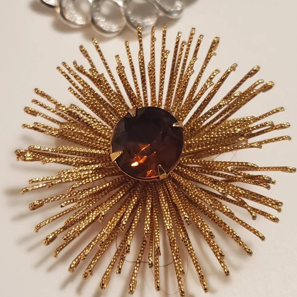 6 Pins or Brooches, items # A -1210-1215.  wt. 142 grams . - Picture 2 of 14